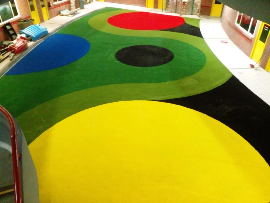 Área de juegos con pasto de colores — PlayZone Grass