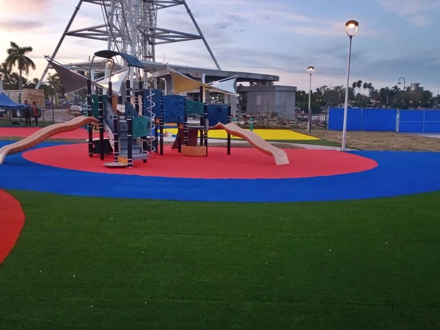 Parque Madero Tamaulipas — PlayZone Grass al atardecer