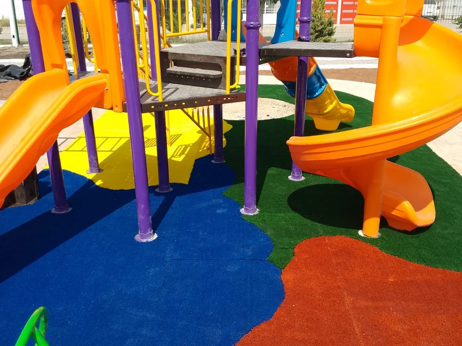 Parque infantil fraccionamiento — PlayZone Grass