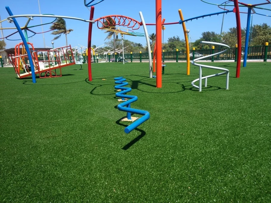 Parque Bicentenario Madero — PlayZone Grass pasto verde